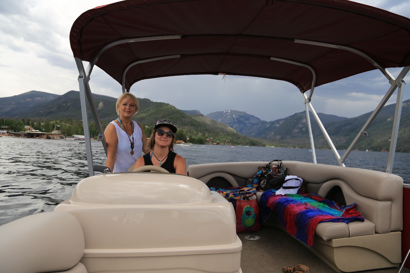 Pontoon boat