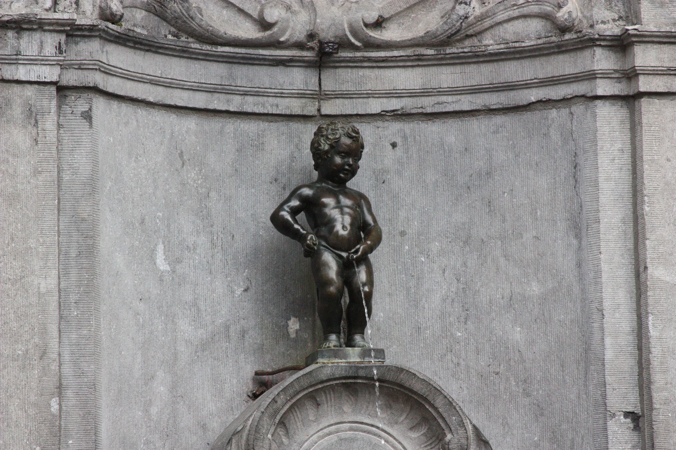 Manneken Pis close