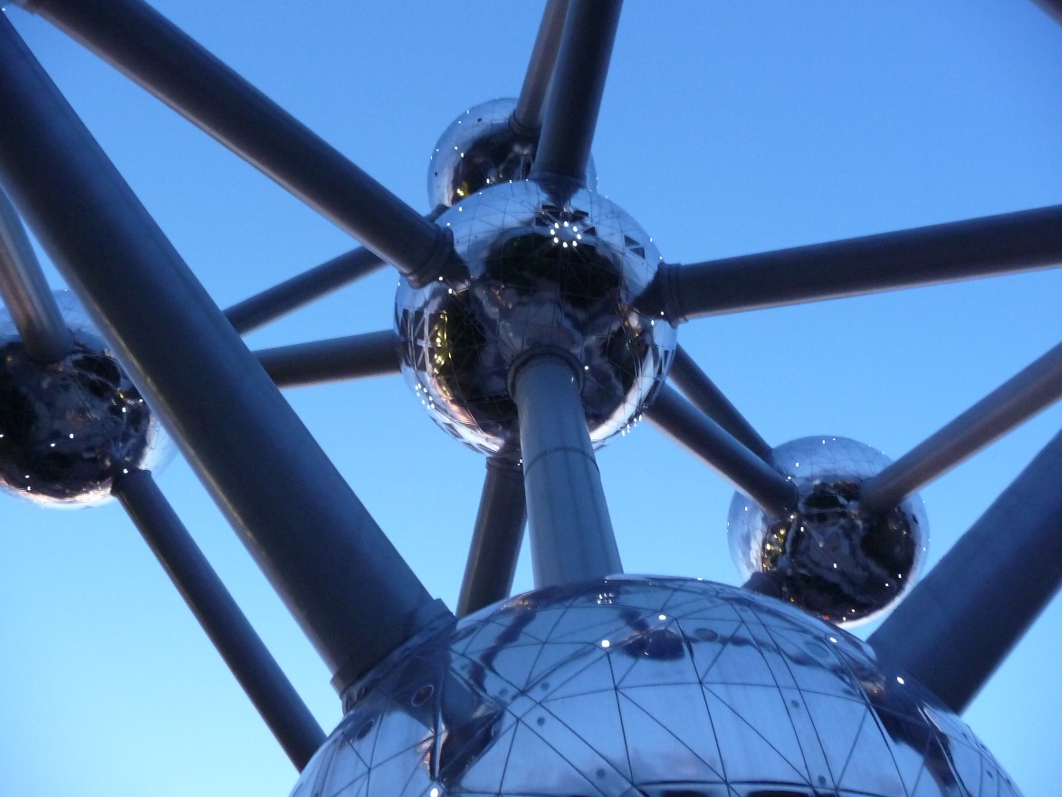 Atomium closer