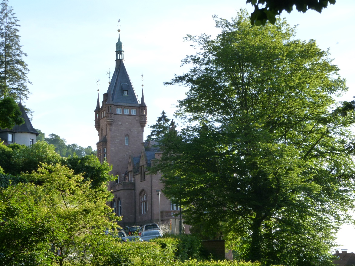 Little castle closer