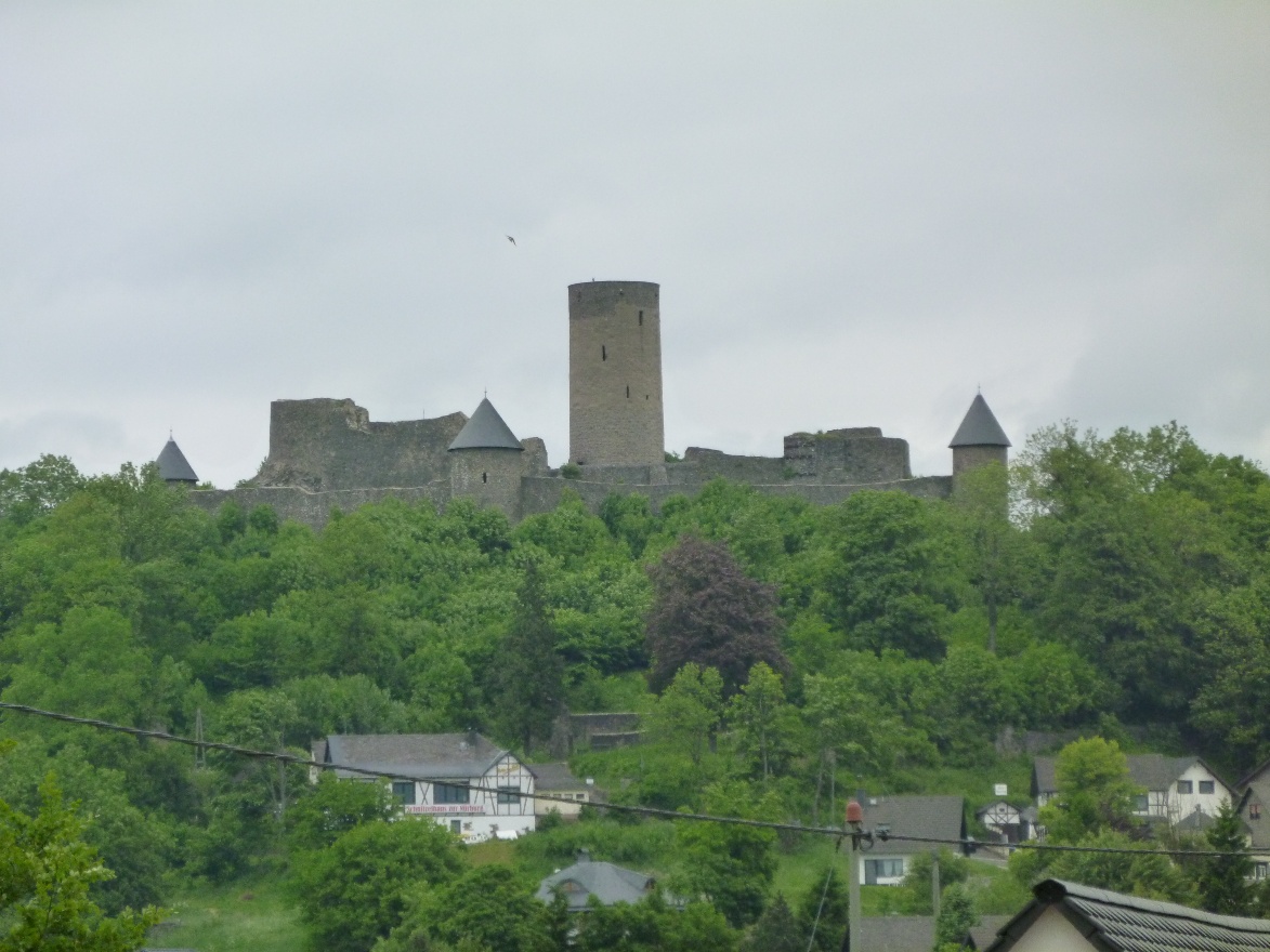 Burgruine entire view