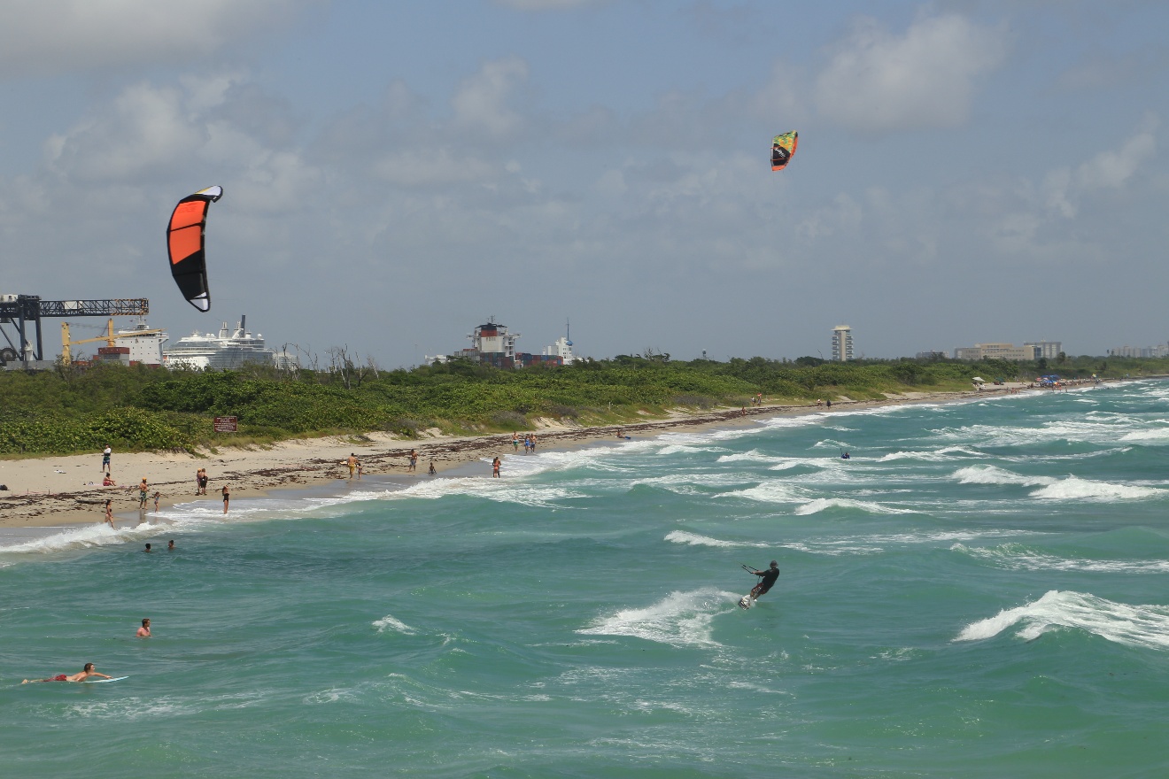 Kitesurfing