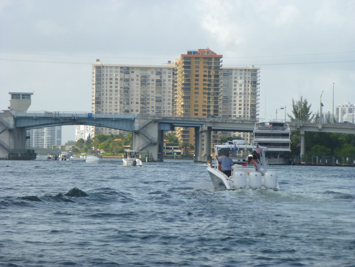 3 motors boat