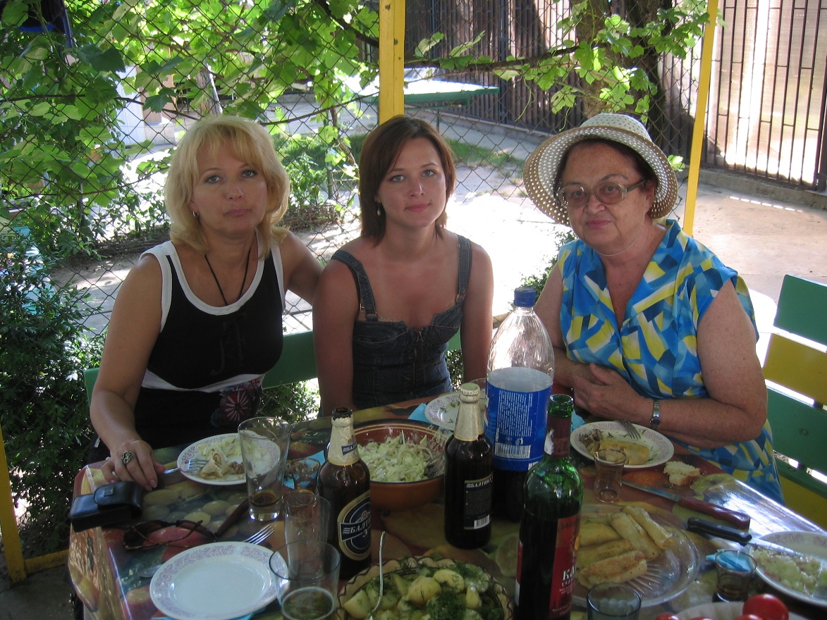 Sveta, Anna and mom