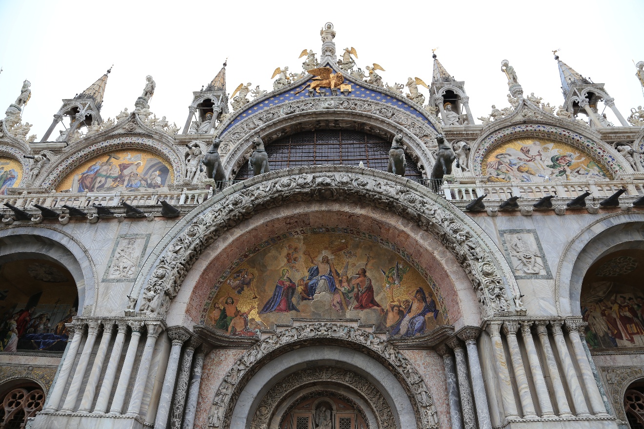 Basilica gates