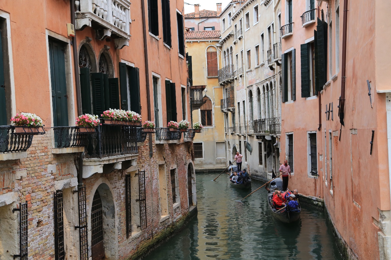 Gondolas on the move