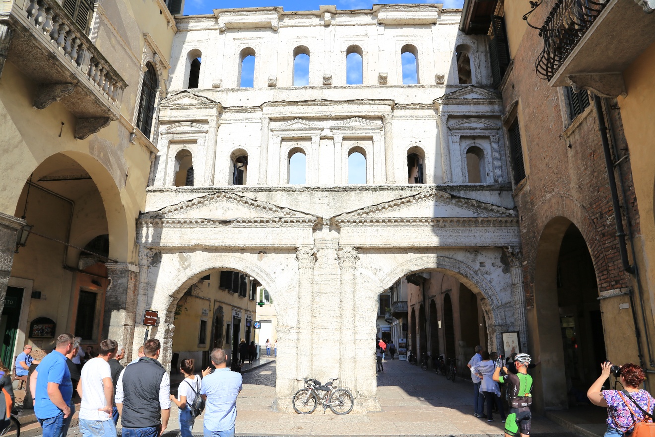 Porta dei Borsari