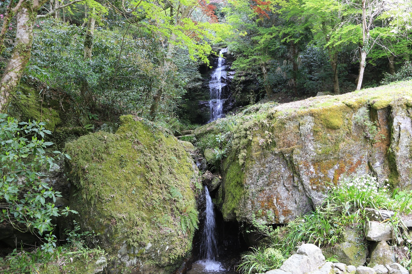 Ryūzō-ji Temple waterfall