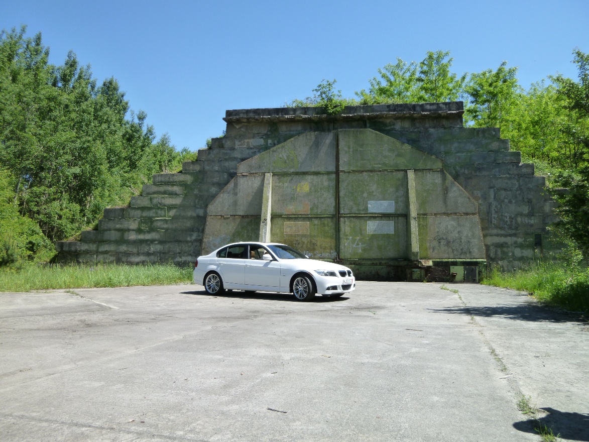 Ангар 14 и BMW