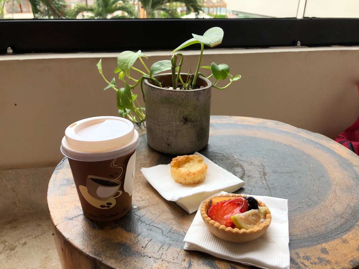 Coffee with tarts