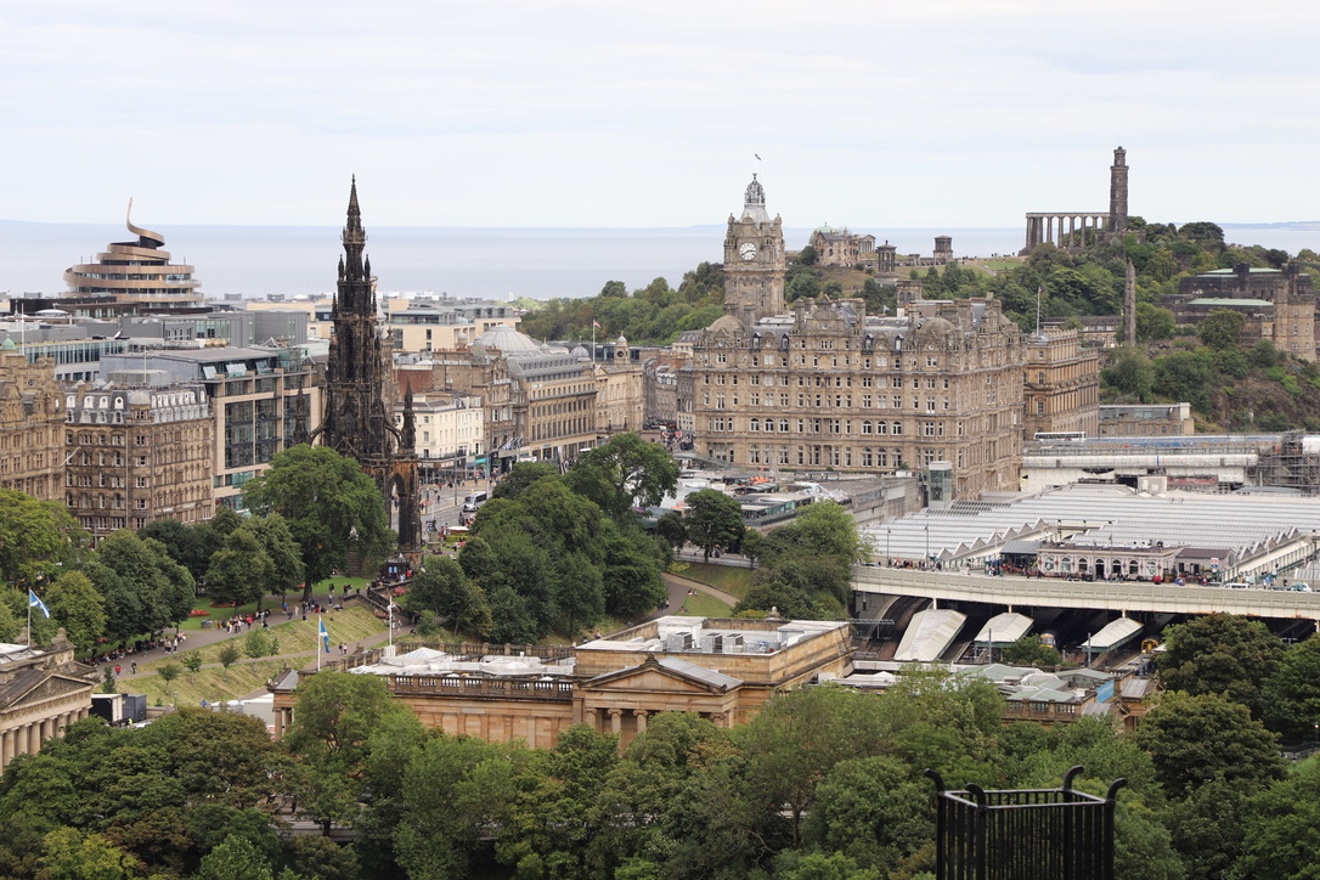 Scotts monument from the castle