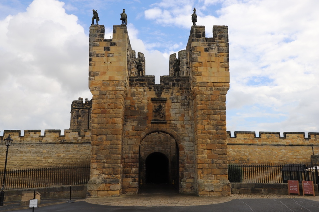 Alnwick castle enterance