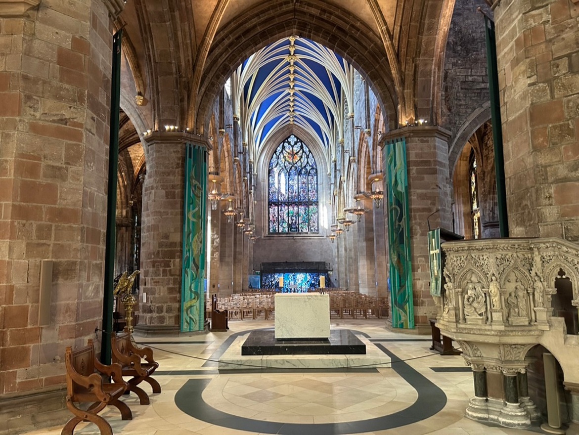 St Giles inside