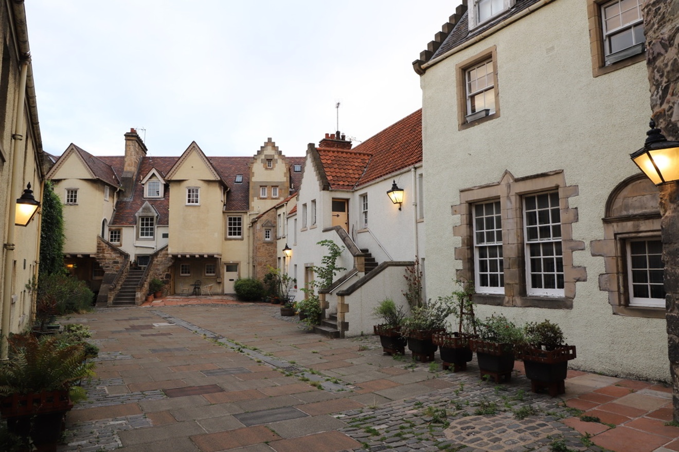 White Horse Close