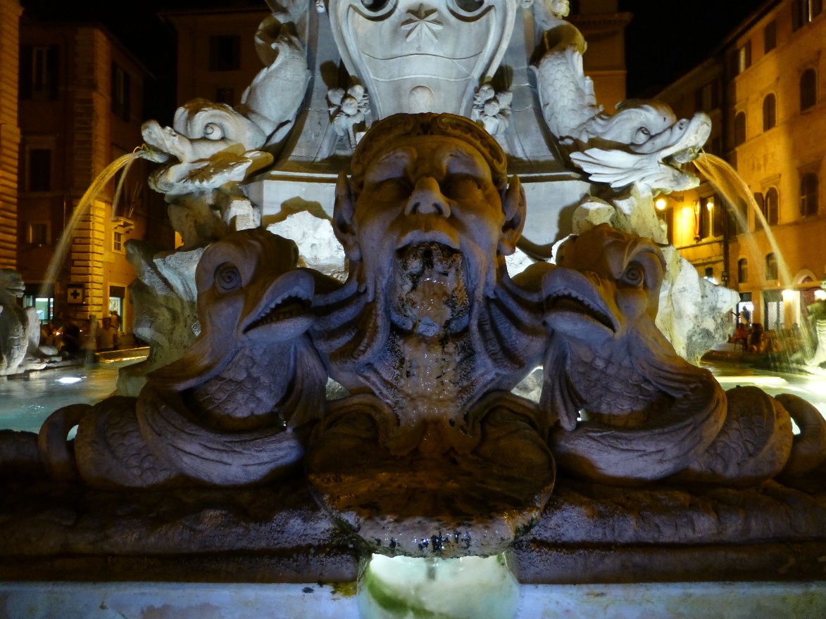 Pantheon fountain 4