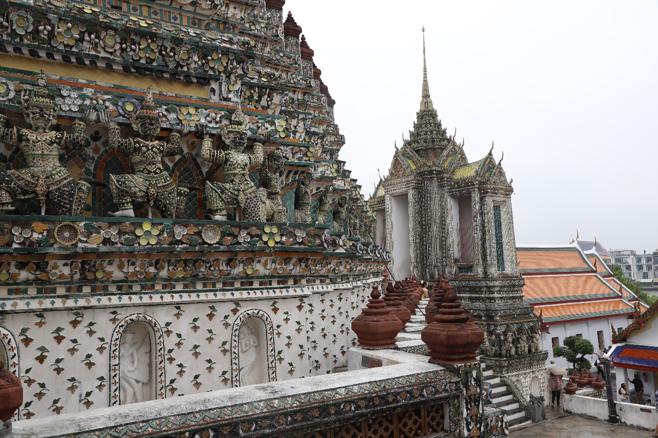 Wat Arun inside