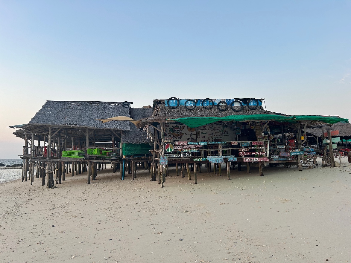 Khai Nai hotel/bar