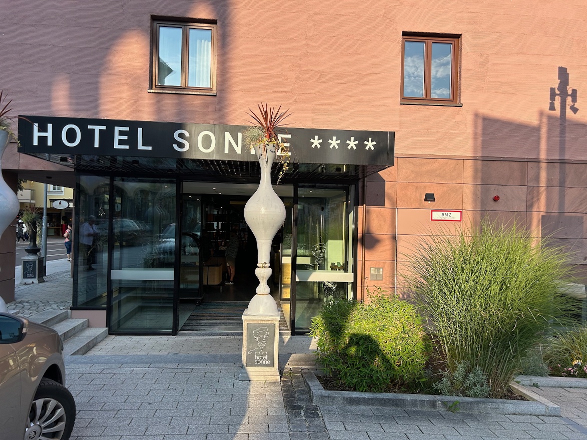 Sonne enterance