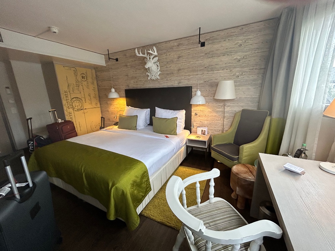 Ameron Flora hotel room