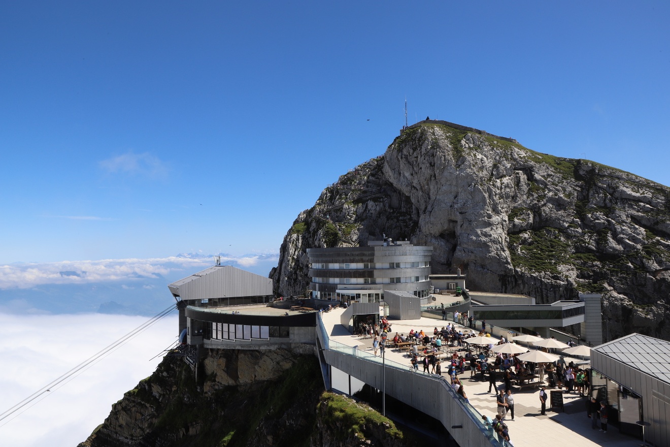 Pilatus observation desk