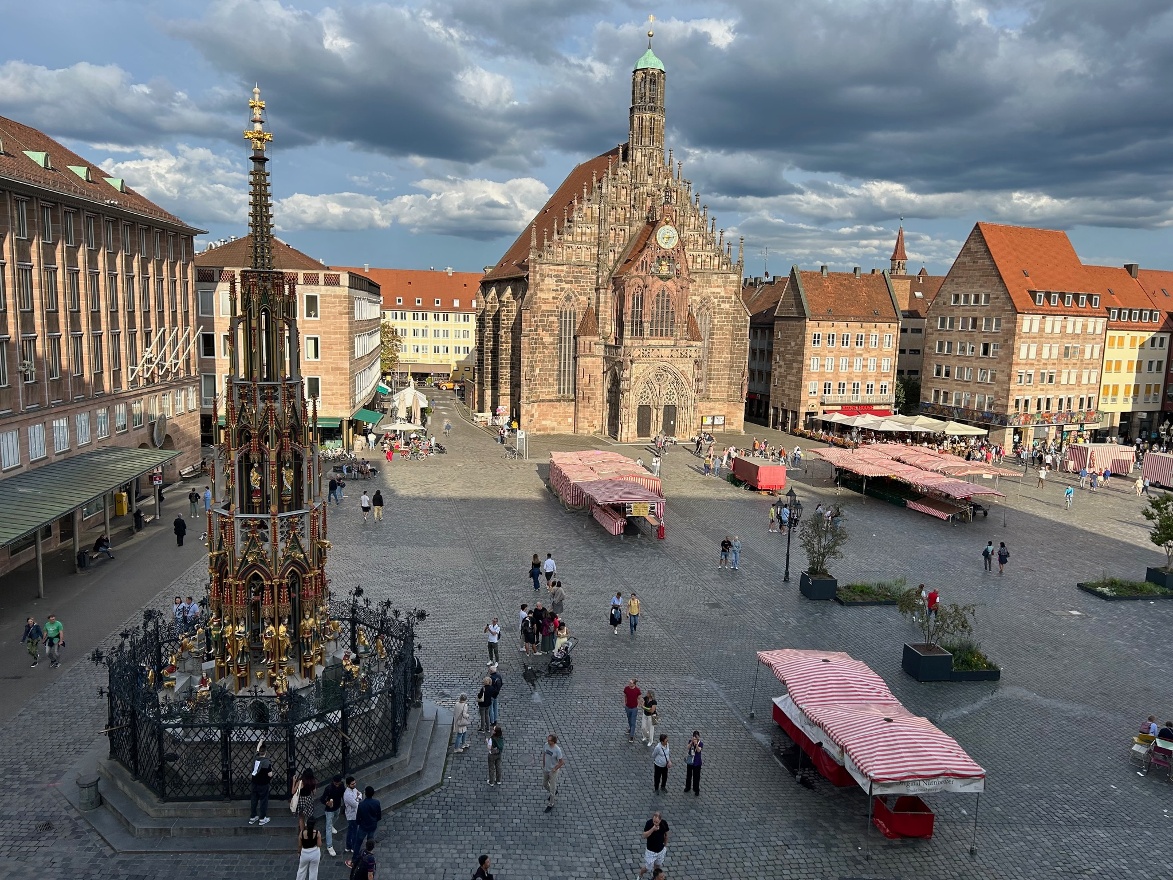 Hauptmarkt - view from hotel Sorat