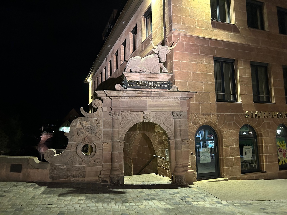 Fleischbrücke at night